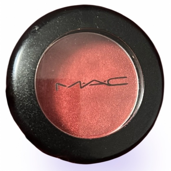 MAC Cosmetics Red Eyeshadow Bold Color - Picture 1 of 6